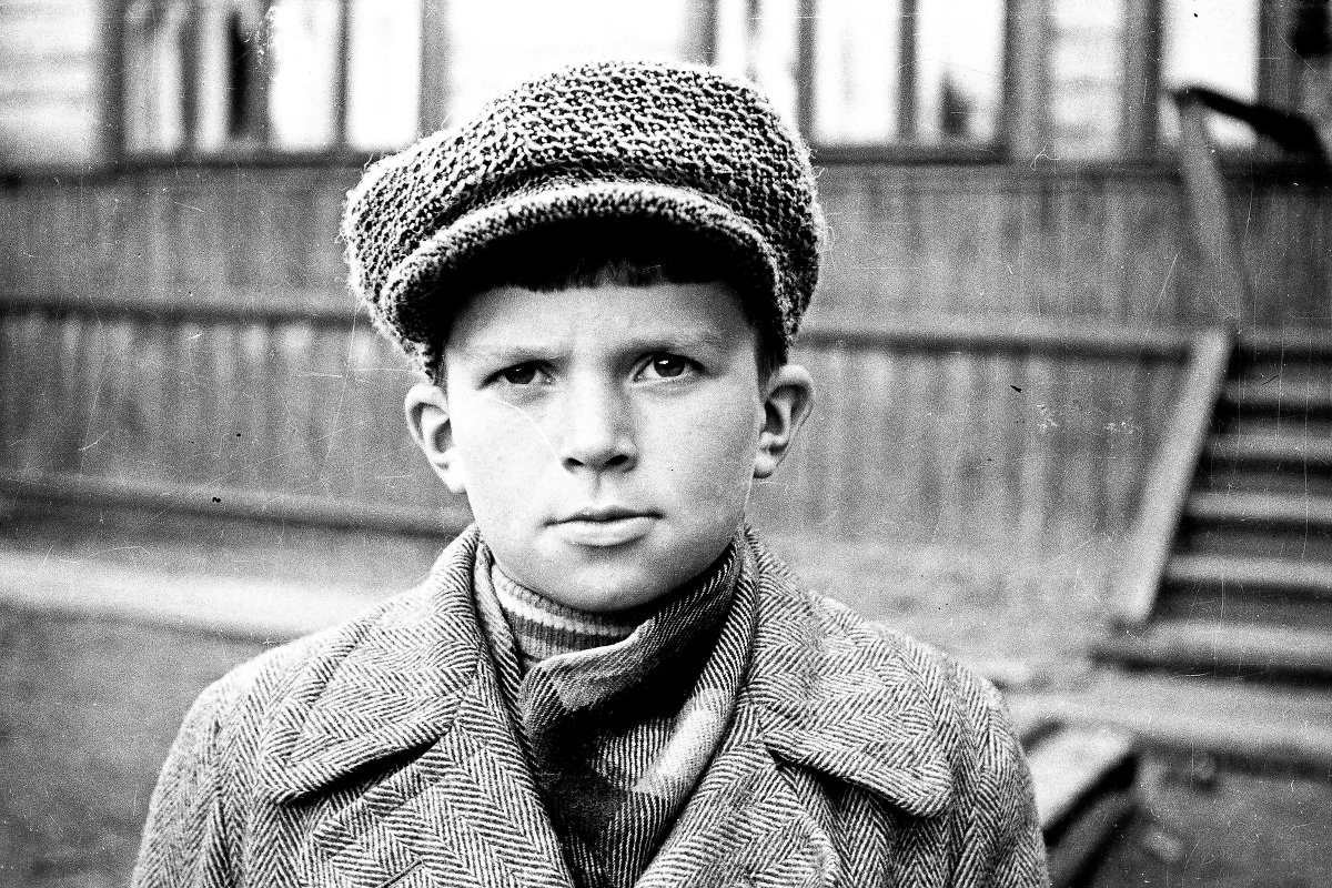 Архангельск, 1960 год, мне 13 лет, снимал на Зоркий-С. Ребята с нашего двора - Владимир Шибинский