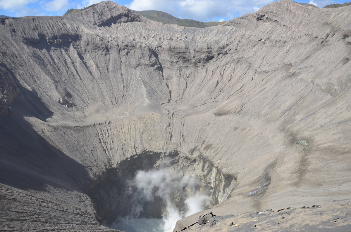 Индонезия, о. Ява, кратер вулкана Бромо - Михаил Кандыбин