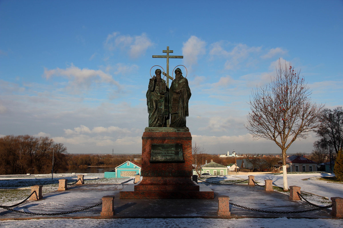 Памятник Кириллу и Мефодию. - Victor Klyuchev