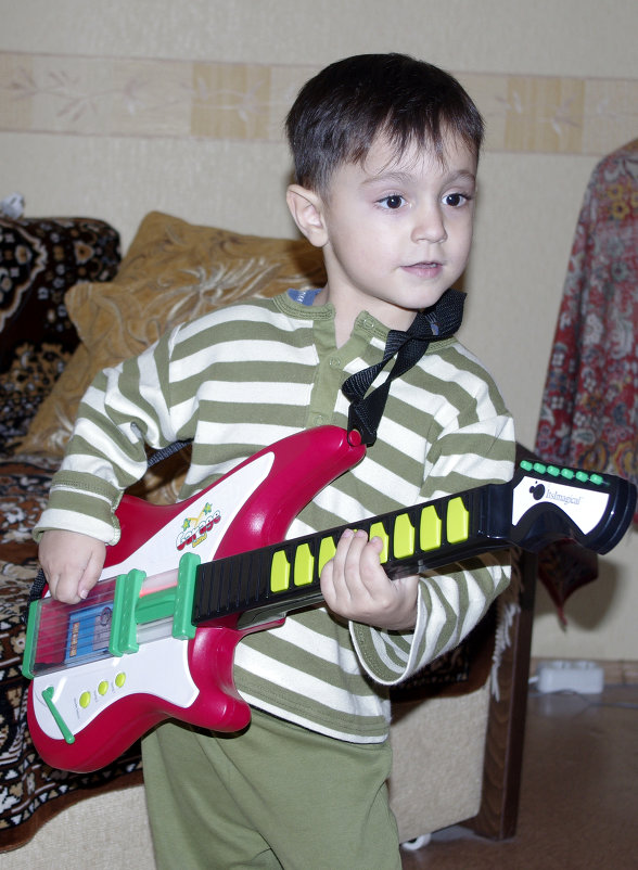 Первая гитара - Владимир Нев
