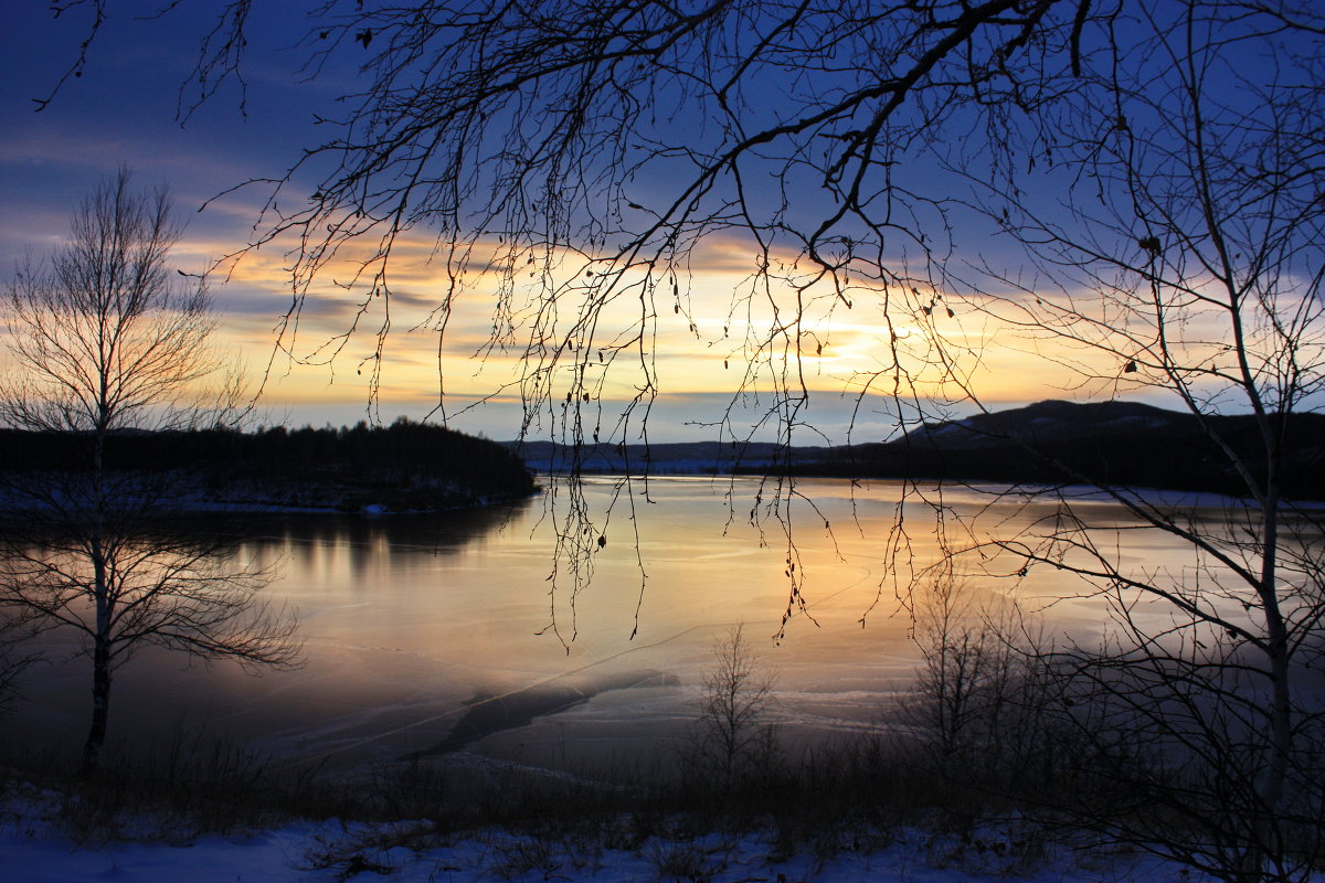 Закат над замерзшим озером. - Наталья Юрова