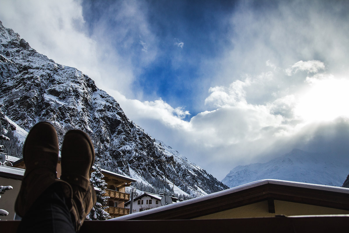 отдыхаю на балконе с видом на Альпы. - Daria Mayer