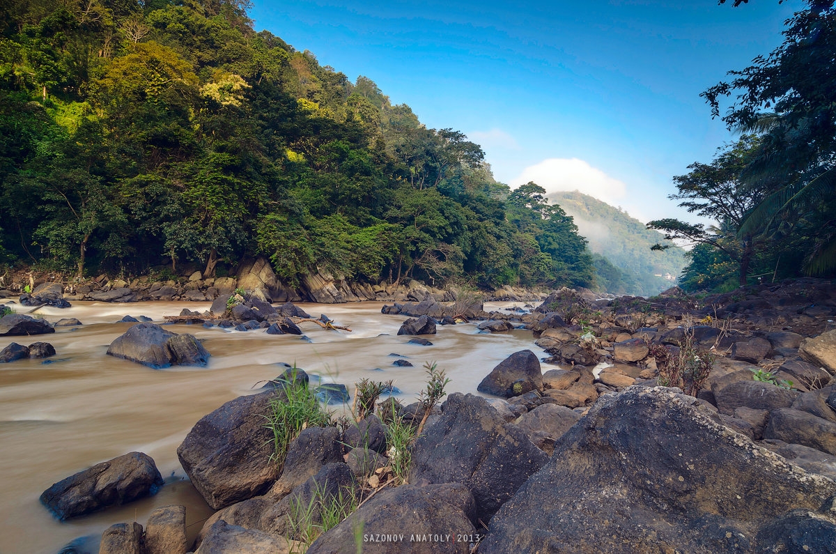 горная река близ г.Канди, Шри-Ланка - Анатолий Сазонов