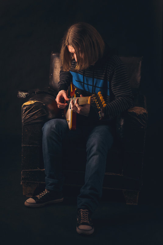 Игра на гитаре - Евгений 