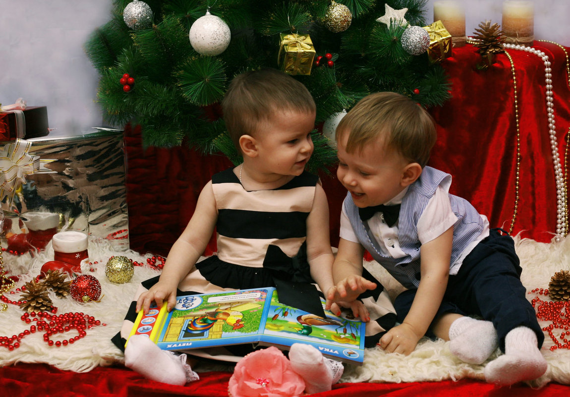 Никита и Алиса читают книжку - Юлия 