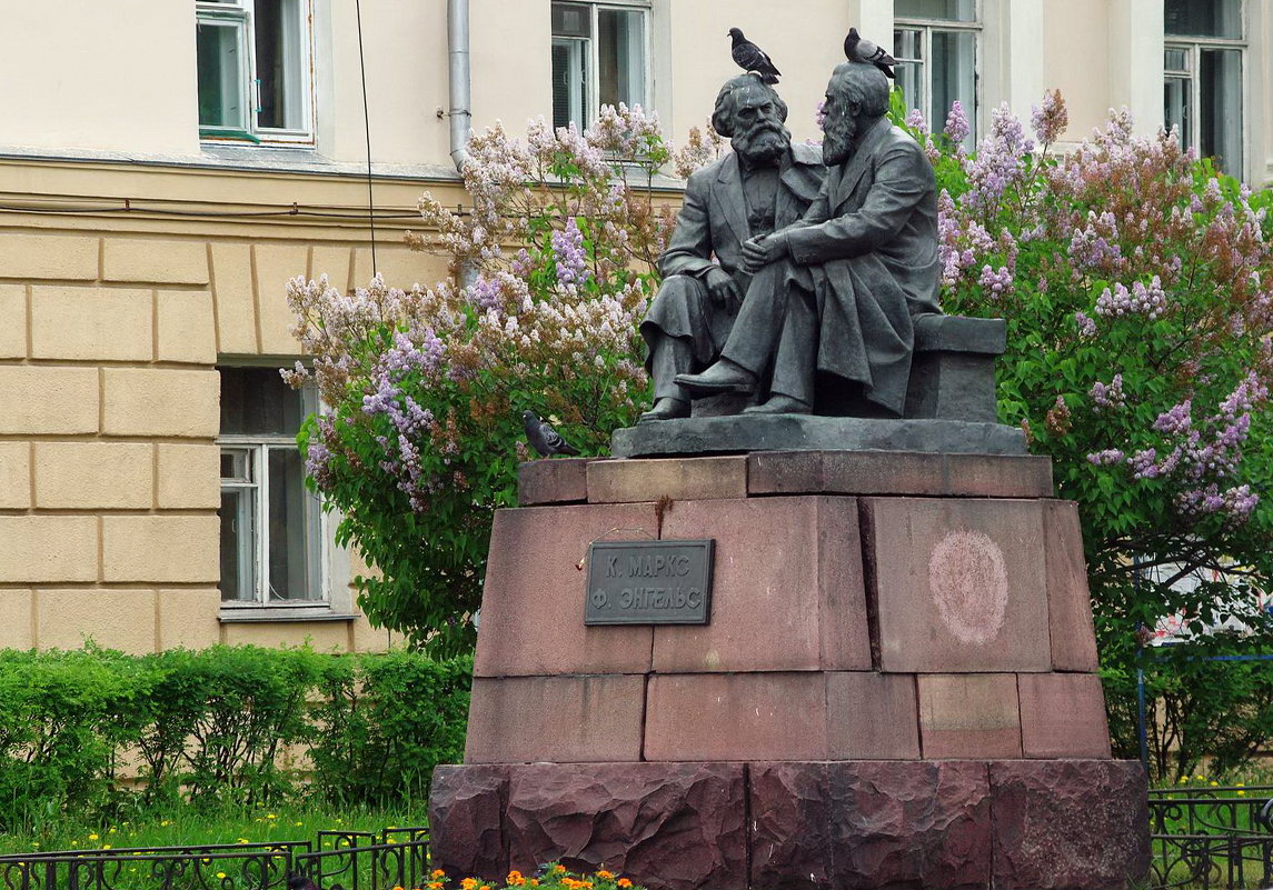 Задушевная беседа. В гостях у Маркса-Энгельса. - Виталий Авакян