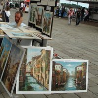 Картины на улице Венеции :: Сергей 