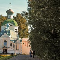 Вход на территорию Тихвинского Богородичного Успенского мужского монастыря :: Марина Шубина