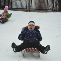 По снежку на санках дети мчатся с горки, словно ветер. :: Светлана 