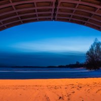 Под аркой моста :: Sergey Oslopov 