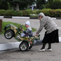 Заботливая бабушка :: Андрей Куприянов