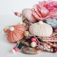 Шелковая роза и морские раковины :: Юлия 
