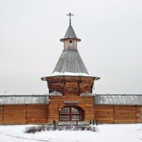 Проездные ворота Николо-Корельского монастыря. :: Юрий Шувалов