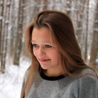 Девочка в снежном лесу :: Марина Фатина