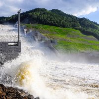 Сброс воды на обводном канале СШ ГЭС :: Евгения Антипова