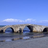 Арочный мост над прибоем:) :: Alllen Polunina