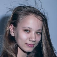 Девочка с развивающимися волосами :: Марина Кириллова