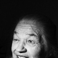 Пожилая женщина :: Валерий Бочкарев