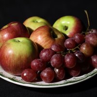 Виноград и яблоки :: Юрий Таратынов