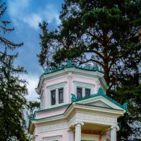 Розовый павильон в Софиевке :: Сергей Бочаров