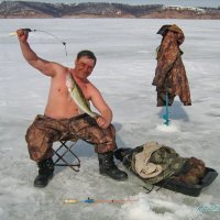 Рыбалка по последнему льду :: Евгений Софронов