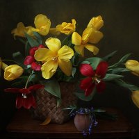 Тюльпаны, тюльпаны поют о весне. :: Марина Филатова 