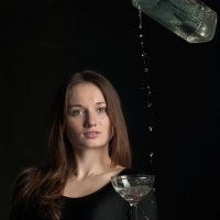Девушка и вода :: Лариса Захарова