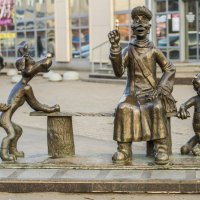 Замечательный памятник известным с детства мульт-персонажам в городе Колпино :: Кирилл Стопкин