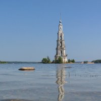 Знаменитая затопленная колокольня в Калязине :: Эльмира Суворова