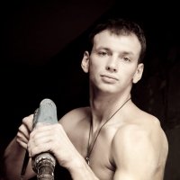 Молодой человек с дрелью :: Владимир Чернышев