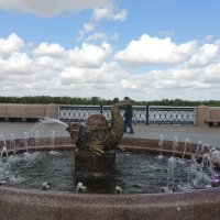Кремлевская набережная - фонтан "Рыбка" :: EVGENIYA Cherednichenko