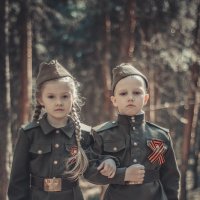 Воспитывая молодое поколение на великих традициях можно достичь лучших результатов в будущем... :: Виталий Тузиков