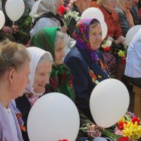 Вот они - эти "хрупкие" женские плечи... :: Михаил Попов