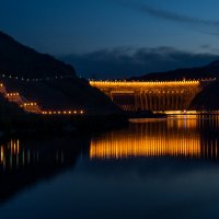 Саяно-Шушенская ГЭС в ночи :: Николай Николаенко