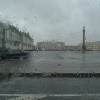 Дождь на Дворцовой. :: Харис Шахмаметьев
