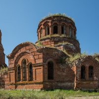 И ХРАМ РАЗРУШЕННЫЙ - ВСЕ Ж ХРАМ  И БОГ НИЗВЕРГНУТЫЙ-ВСЕ Ж БОГ :: ОЛЕГ КАРАУЛОВСКИЙ