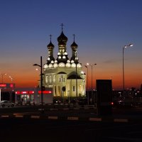 Храм на фоне заката :: Наталья Жеребецкая