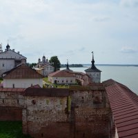 Вид со стен монастыря на Сиверское озеро :: Алексей Крупенников
