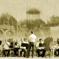В городском саду играет духовой оркестр...... :: Владимир Болдырев