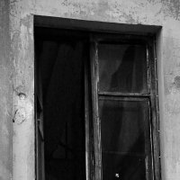 Печальное окно.старого дома :: Михаил Лобов (drakonmick)
