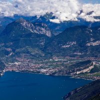 Городок Riva del Garda (Италия) в окружении Альп с высоты 2218 метров. :: Petr Milen 