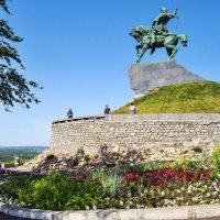 Памятник С. Юлаеву в Уфе :: Любовь Потеряхина