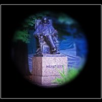 Памятник Менделееву. :: Александр Лейкум