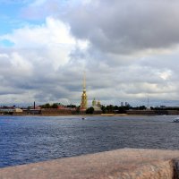 Вид на Петропавловскую крепость с Дворцовой набережной :: Иван 