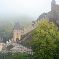 Замок Карлштейн в тумане :: zhanna-zakutnaya З.