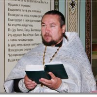 Священник , читающий молитву. :: Анатолий Ливцов