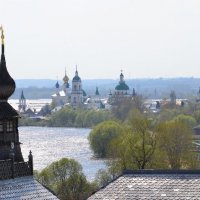Ростовские купола над озером Неро :: - Hombrecillo