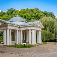 Питьевой бювет в городе Ессентуки :: Alexey Bartenyev