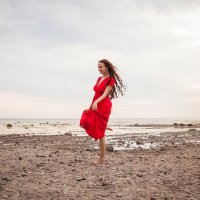 Танцующая в красном :: Ева Олерских