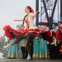 Танец по-русски. :: Олег Помогайбин